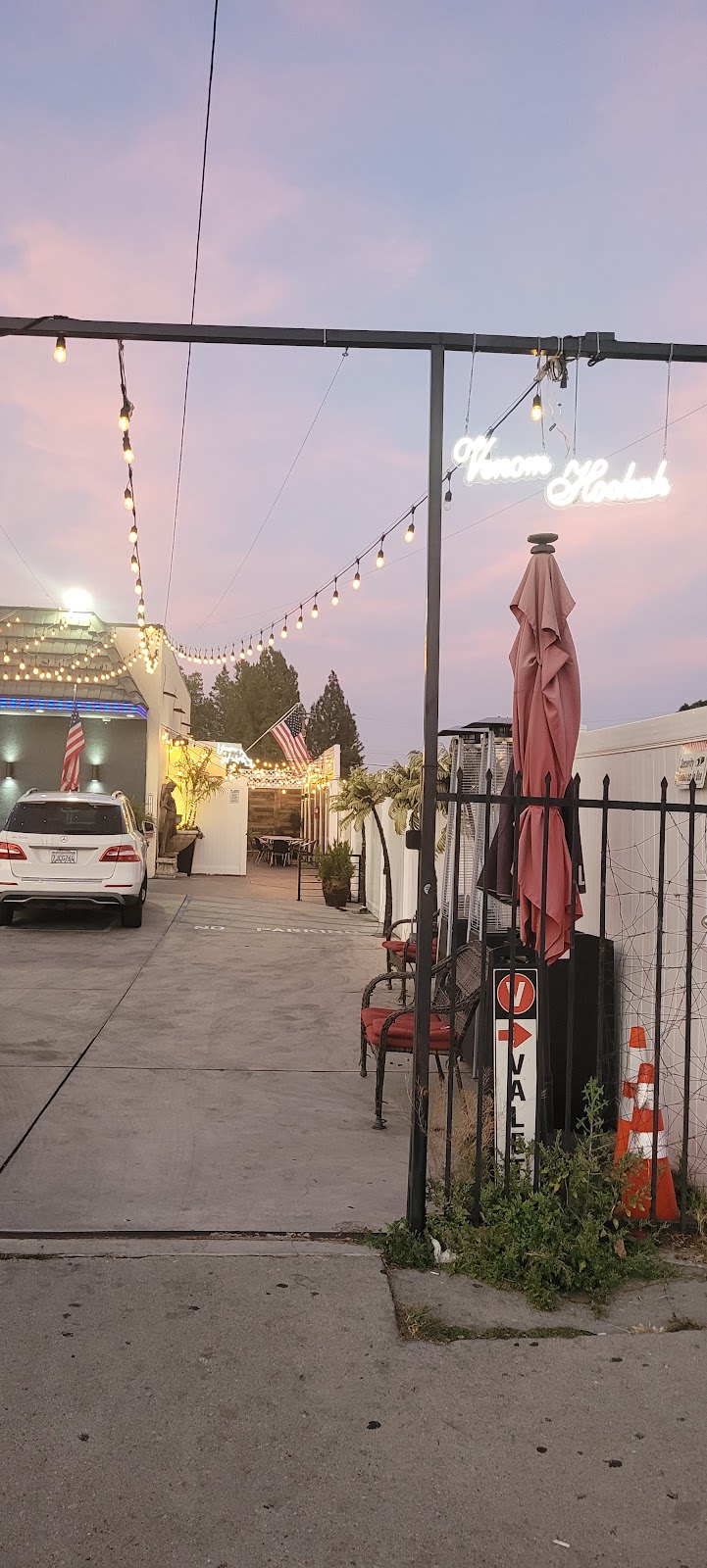 Venom Hookah Inc. | restaurant | 7560 Winnetka Ave, Winnetka, CA 91306, USA | 8188615951 OR +1 818-861-5951