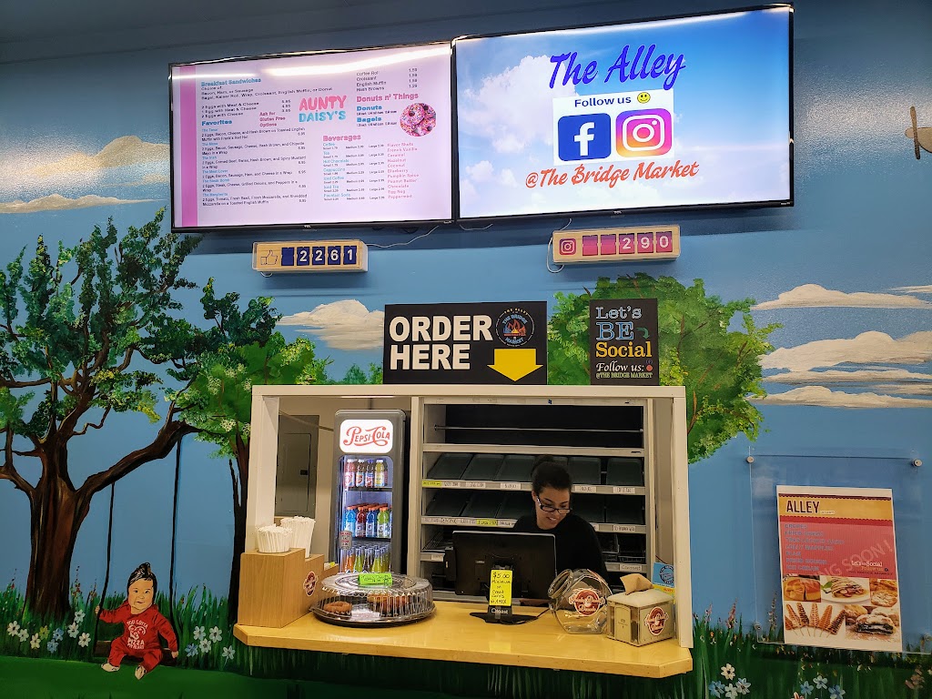 The Bridge Market Pizza & Deli | restaurant | 118 Fort Hill Rd #4335, Groton, CT 06340, USA | 8603331692 OR +1 860-333-1692