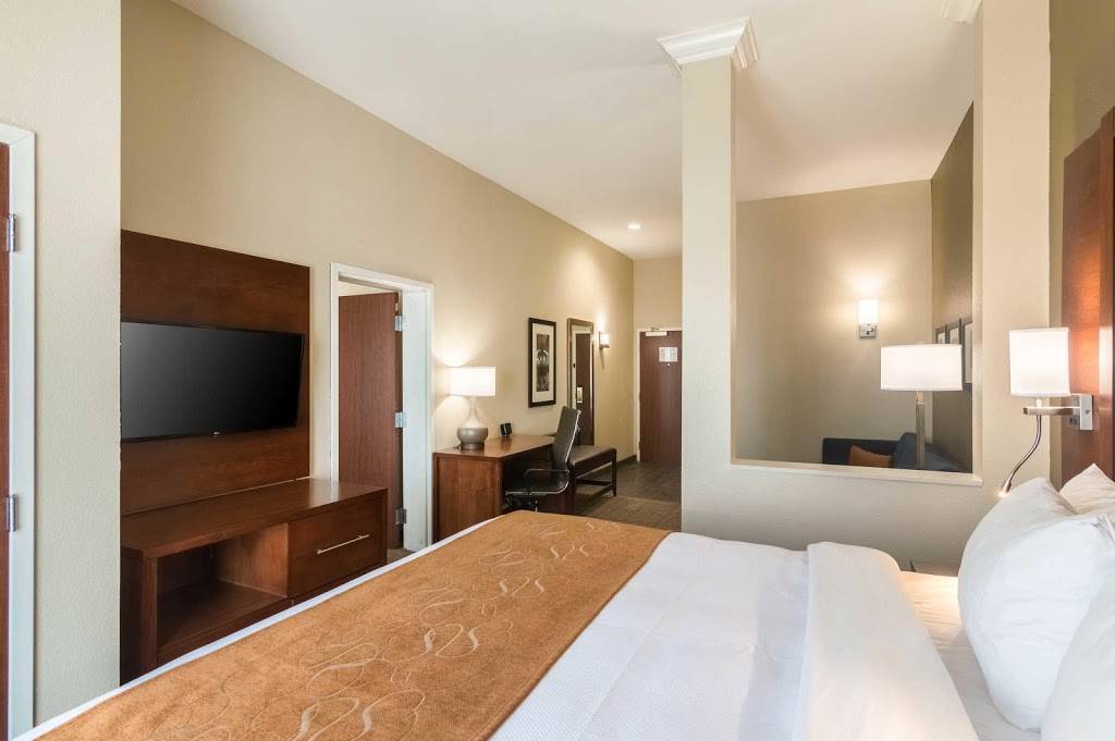 Comfort Suites Airport on Meridian | restaurant | 1100 S Meridian Ave, Oklahoma City, OK 73108, USA | 4058967583 OR +1 405-896-7583