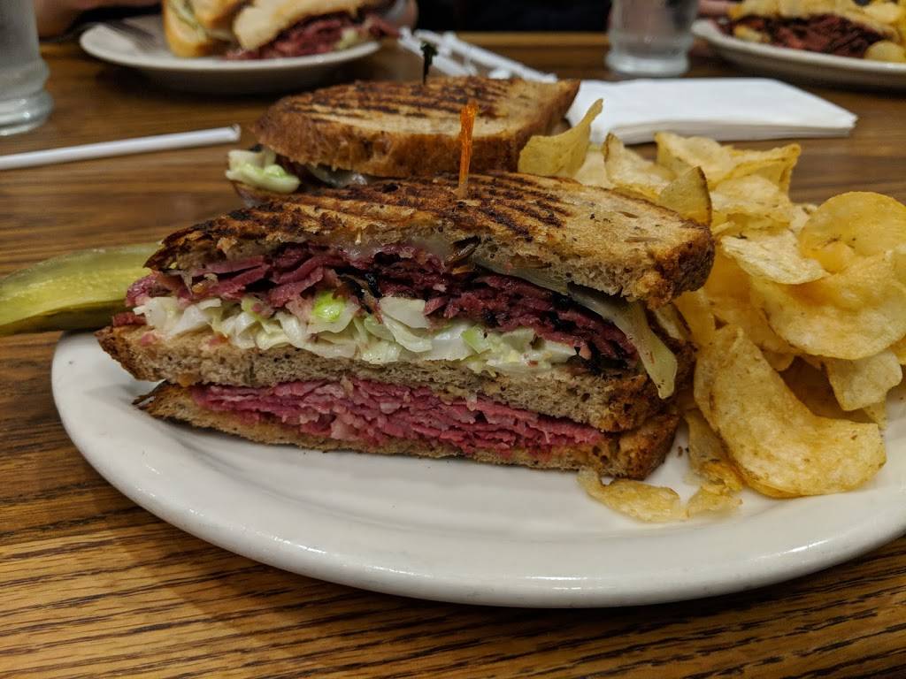 Greenblatts Deli & Fine Wines | meal takeaway | 8017 Sunset Blvd, Los Angeles, CA 90046, USA | 3236560606 OR +1 323-656-0606