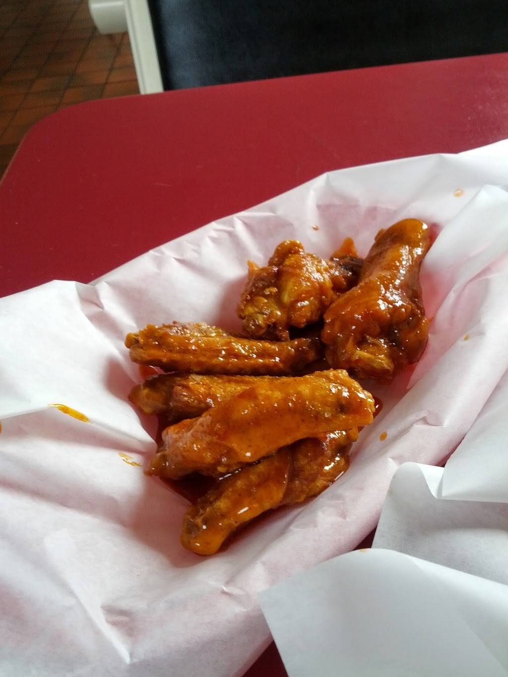 Wing Slingers | restaurant | 8458 Federal Blvd, Westminster, CO 80031, USA | 3034278700 OR +1 303-427-8700
