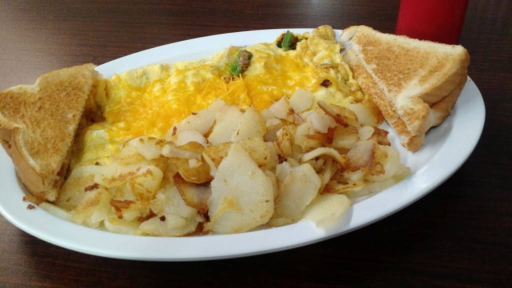 Dixies Diner | restaurant | 9680 E Center St, Windham, OH 44288, USA | 3303266077 OR +1 330-326-6077