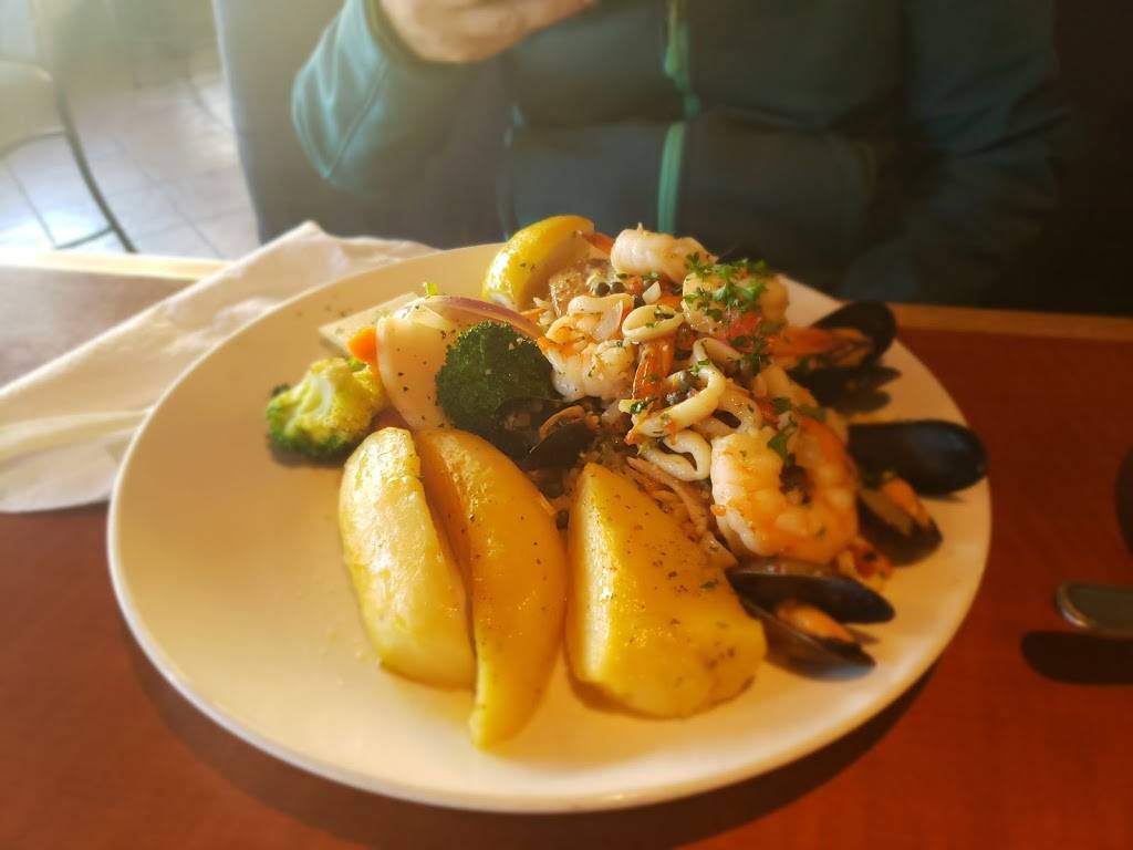 Mediterraneo Family Restaurant | restaurant | 425 University Ave, Waterloo, ON N2K 4C9, Canada | 5195698100 OR +1 519-569-8100