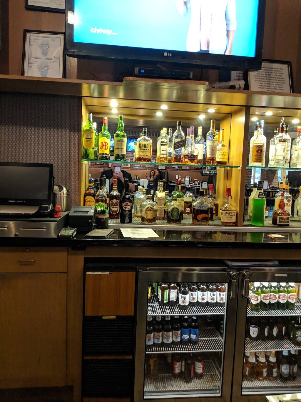 Coaches Sports Bar & Grill | restaurant | 6624 S Cicero Ave, Chicago, IL 60638, USA | 7083257050 OR +1 708-325-7050