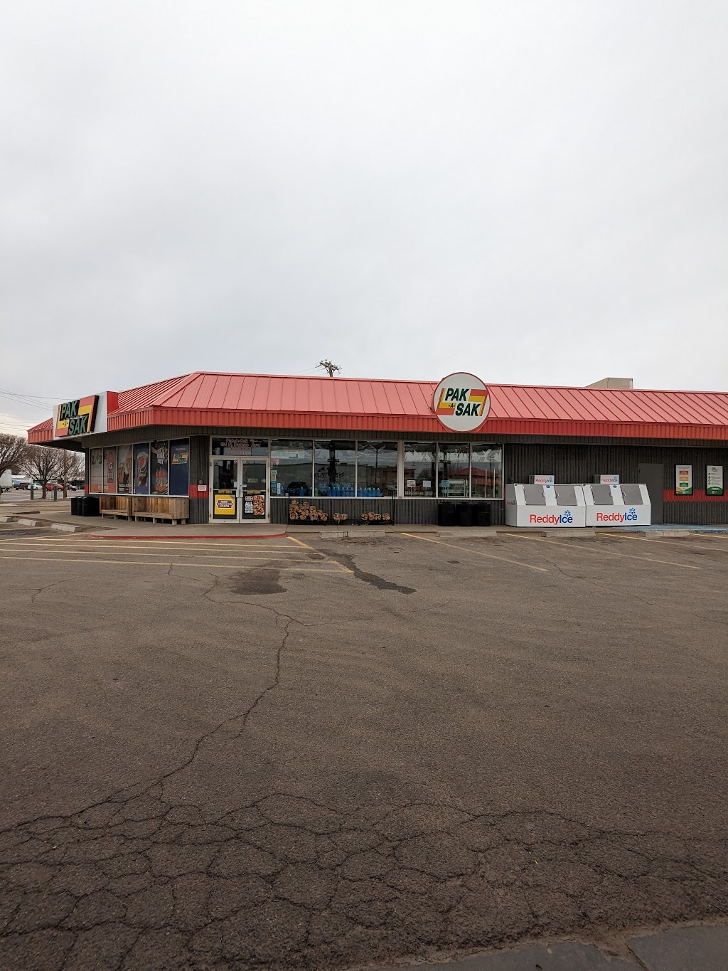 Pak-A-Sak #06 | cafe | 101 N Dumas Ave, Dumas, TX 79029, USA | 8069355870 OR +1 806-935-5870