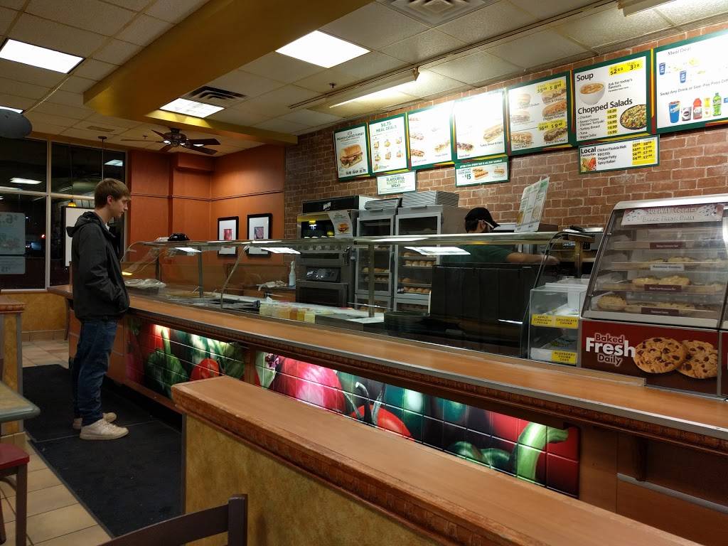 Subway | restaurant | 2301 Navaho Dr B, Nepean, ON K2G 6Z1, Canada | 6132265555 OR +1 613-226-5555