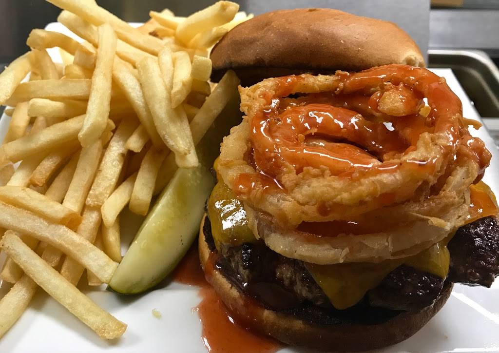 The Coach Sports Grille | restaurant | 26685 Dequindre Rd, Madison Heights, MI 48071, USA | 2483984411 OR +1 248-398-4411