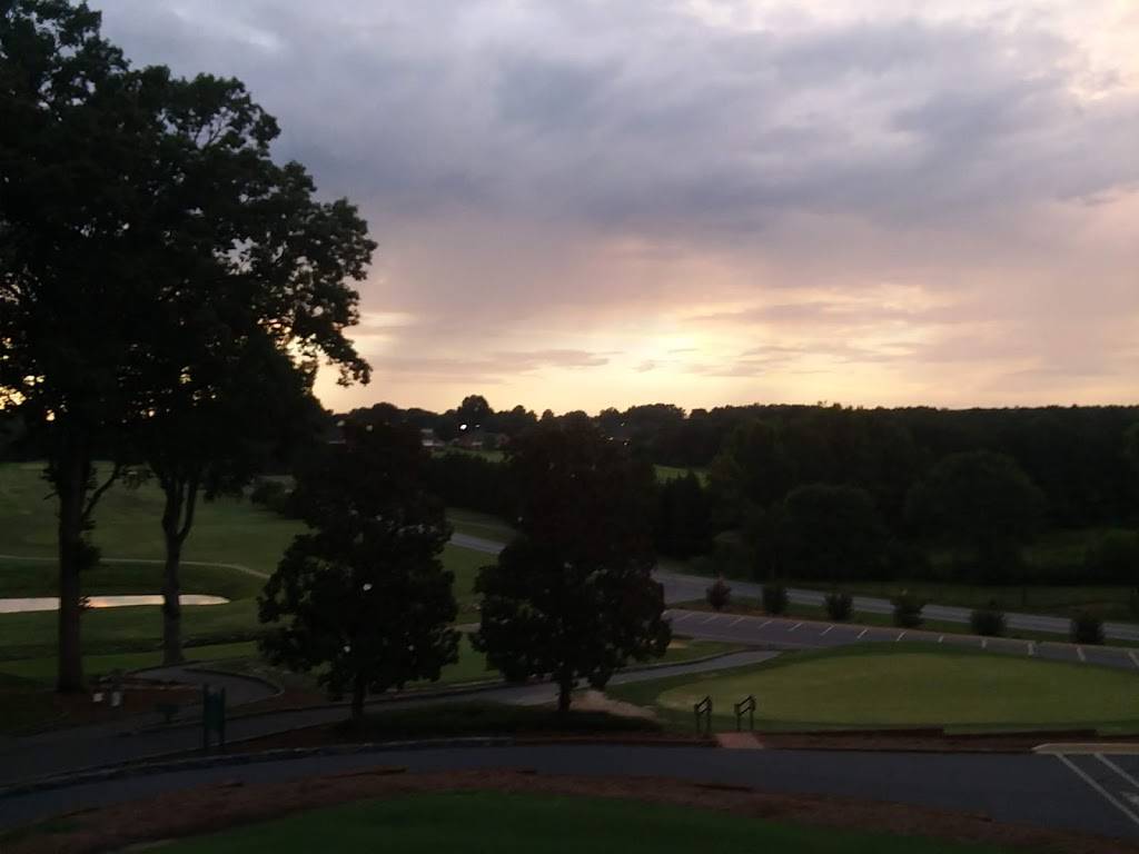 Fairways and Greens Restaurant | restaurant | 2052 Country Club Rd, Lincolnton, NC 28092, USA | 7047324662 OR +1 704-732-4662