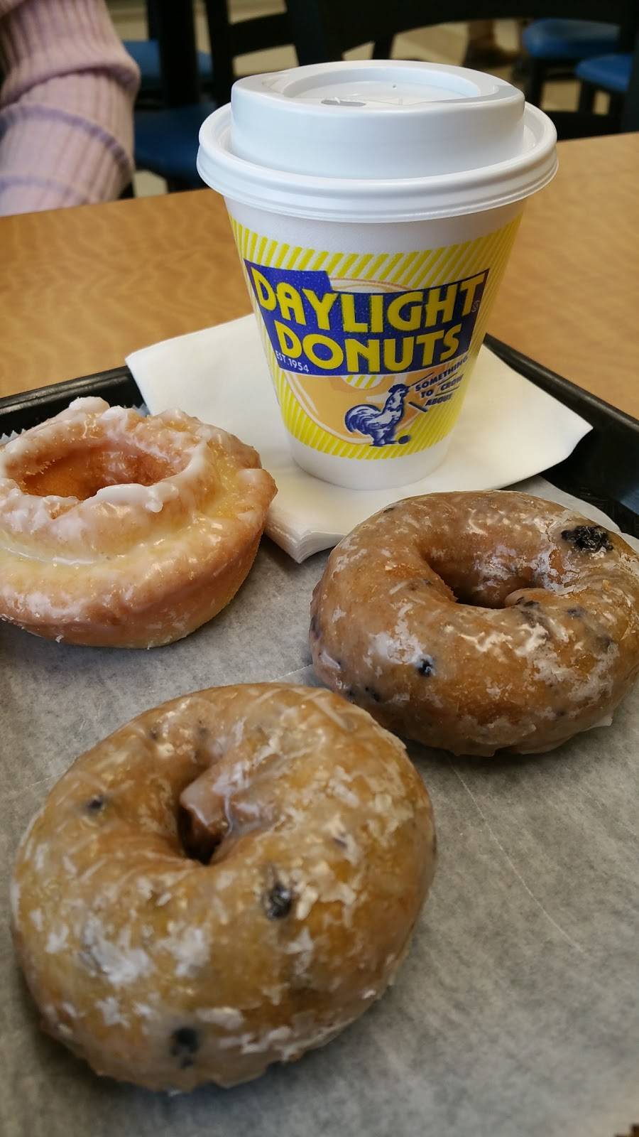Daylight Donuts- Eaton | bakery | 1309 N Barron St, Eaton, OH 45320, USA | 9374561744 OR +1 937-456-1744