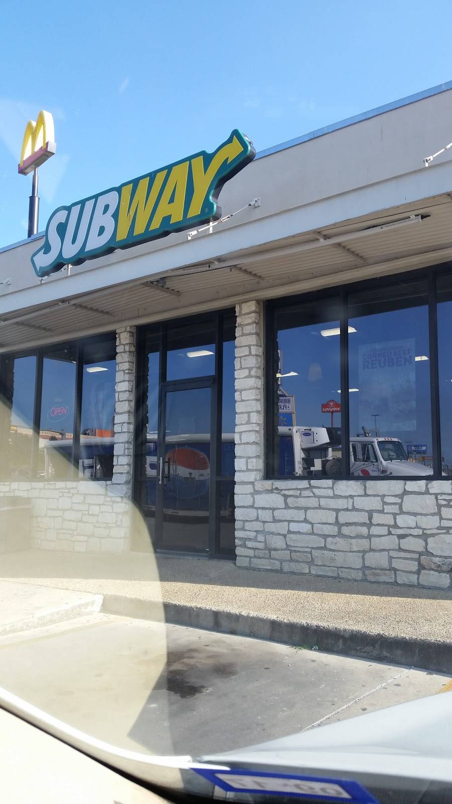 Subway Restaurants | restaurant | 1081 N Interstate 35 Frontage Rd, New Braunfels, TX 78130, USA | 8306081472 OR +1 830-608-1472