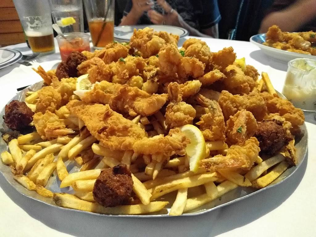 Blue Water Bay | restaurant | 319 FL-26, Melrose, FL 32666, USA | 3524751928 OR +1 352-475-1928