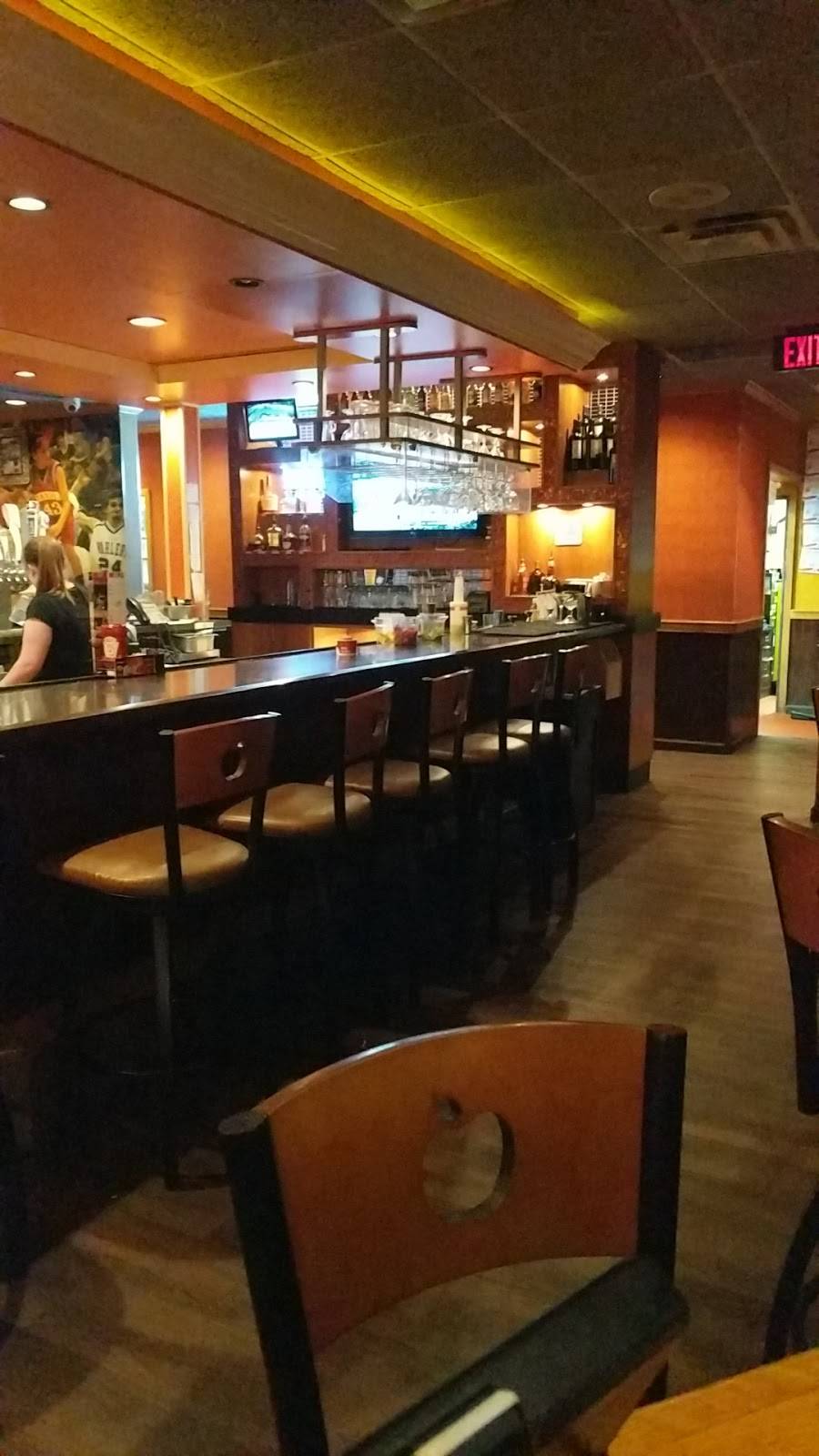 Applebees Grill + Bar | restaurant | 1395 Associates Dr, Dubuque, IA 52002, USA | 5635833131 OR +1 563-583-3131