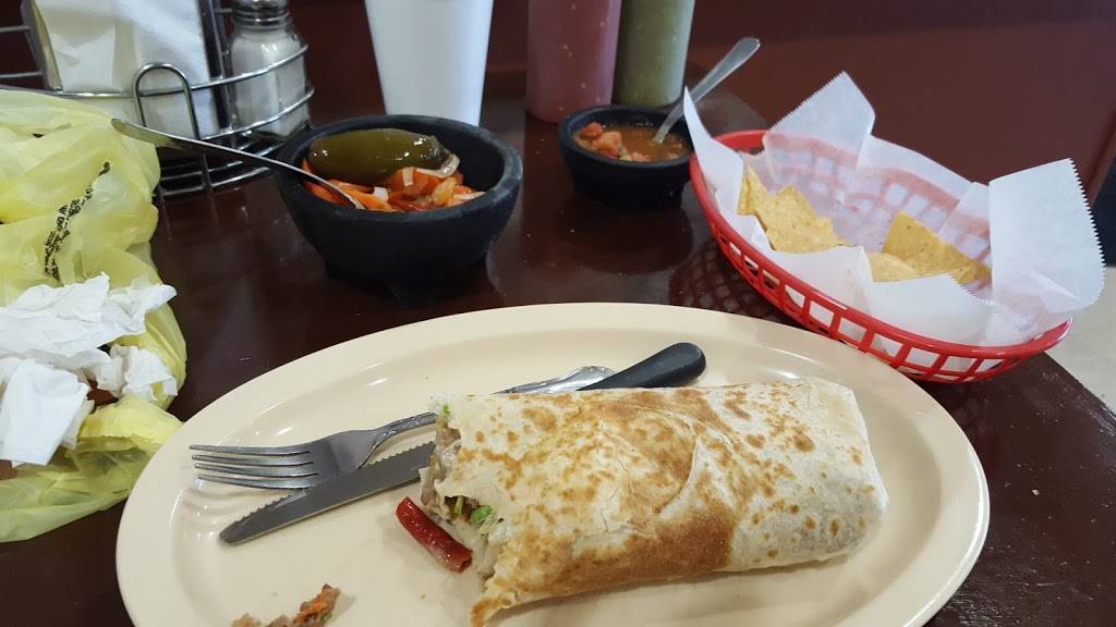 Cucos Burrito Express | restaurant | 374 Northwest Hwy, Cary, IL 60013, USA | 8478294930 OR +1 847-829-4930