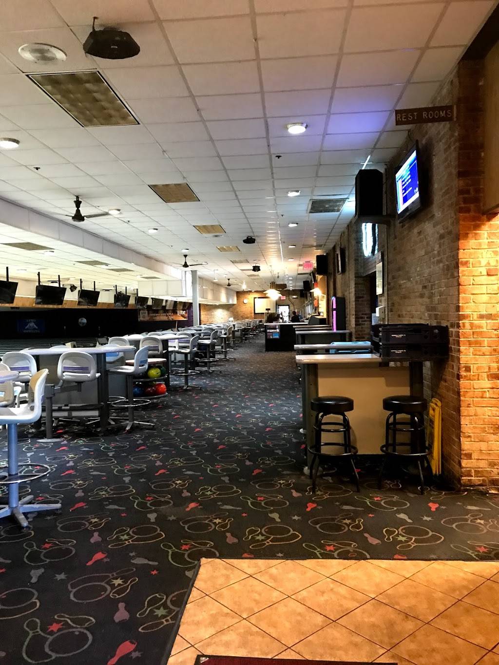 Rolling Lanes | restaurant | 6301 Joliet Rd, Countryside, IL 60525, USA | 7083527262 OR +1 708-352-7262