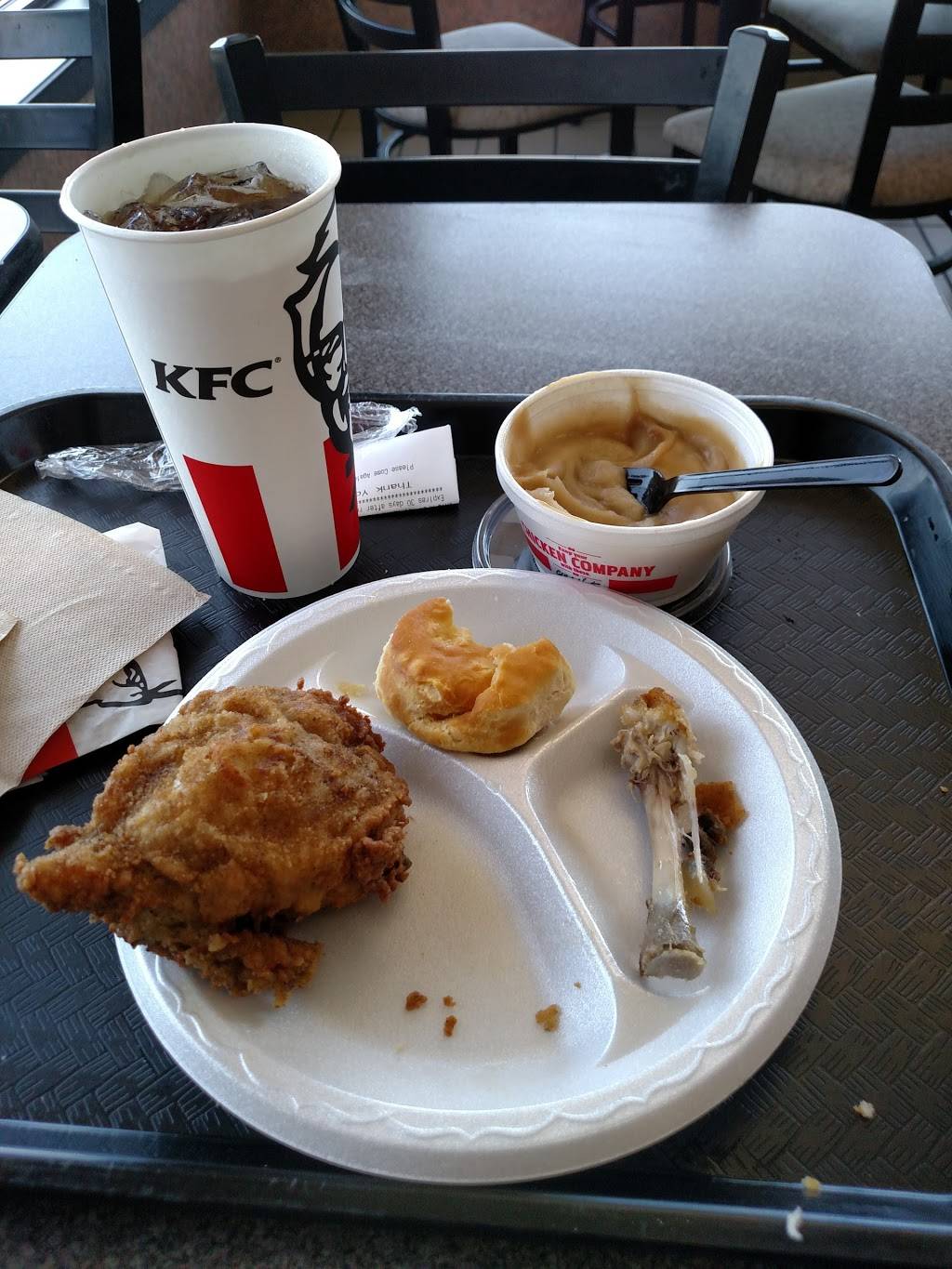KFC | restaurant | 2408 Lake Rd, Dyersburg, TN 38024, USA | 7312859373 OR +1 731-285-9373