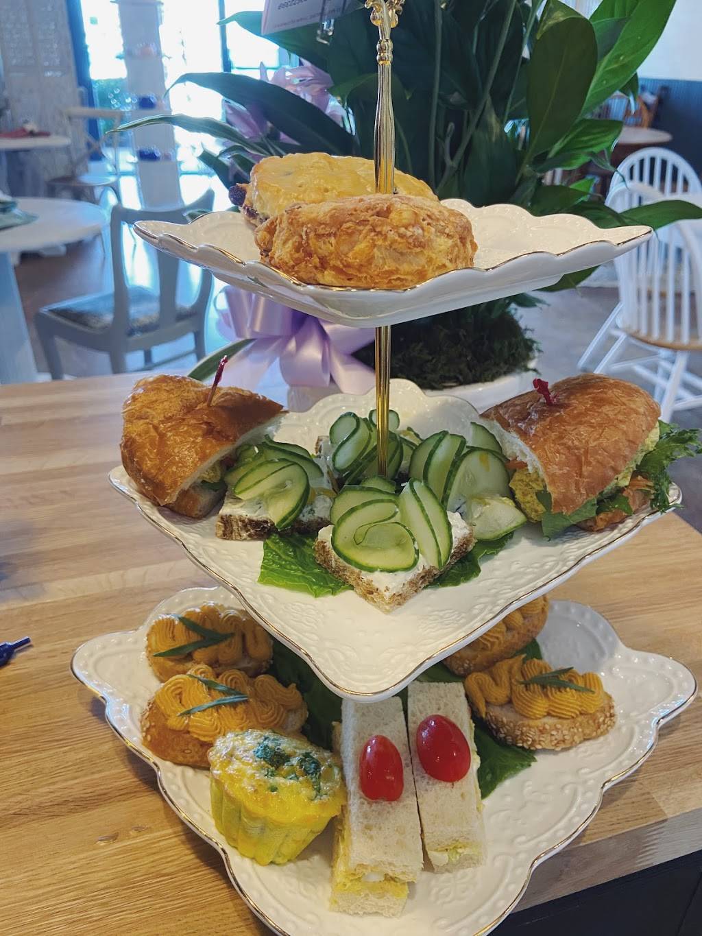 Teapots & Treasures Cafe & Curiosities | restaurant | 14137 U.S. Hwy 1, Juno Beach, FL 33408, USA | 5618810447 OR +1 561-881-0447