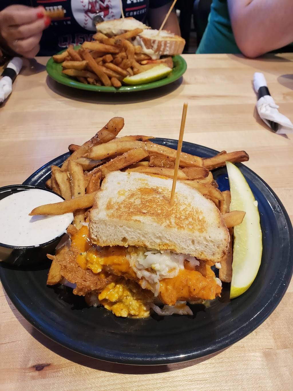 Melt Bar and Grilled | restaurant | 35546 Detroit Rd, Avon, OH 44011, USA | 4403903850 OR +1 440-390-3850