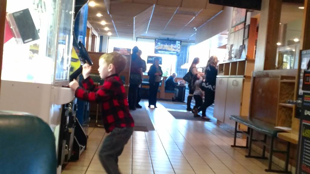 Round Table Pizza | meal delivery | 1791 Marlow Rd, Santa Rosa, CA 95401, USA | 7075278686 OR +1 707-527-8686