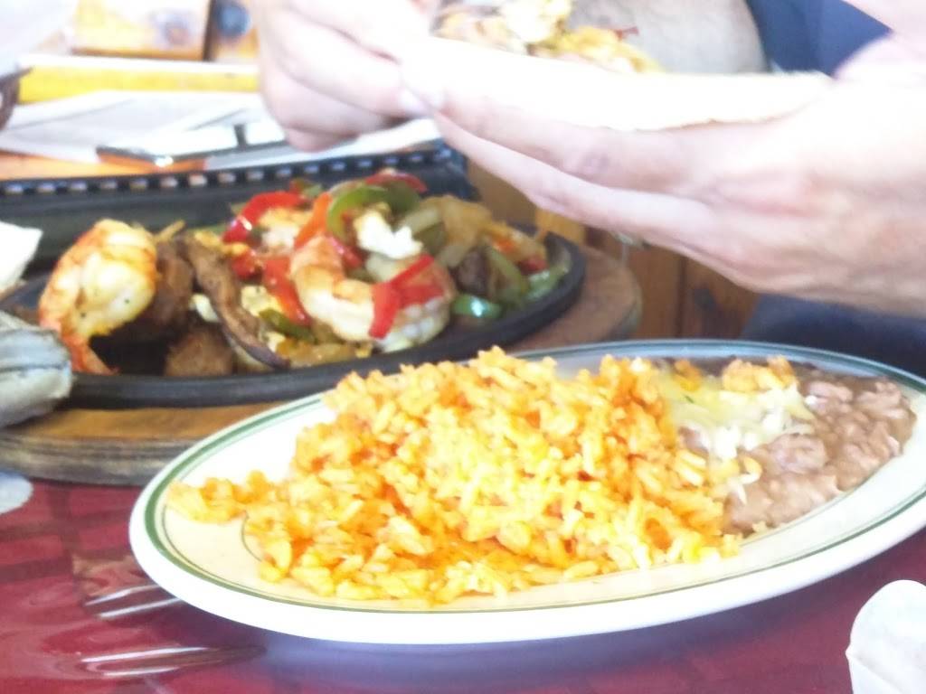 Fuzzys Restaurant & Bar/Slots | restaurant | 2515 Kilburn Ave, Rockford, IL 61101, USA | 8157087547 OR +1 815-708-7547