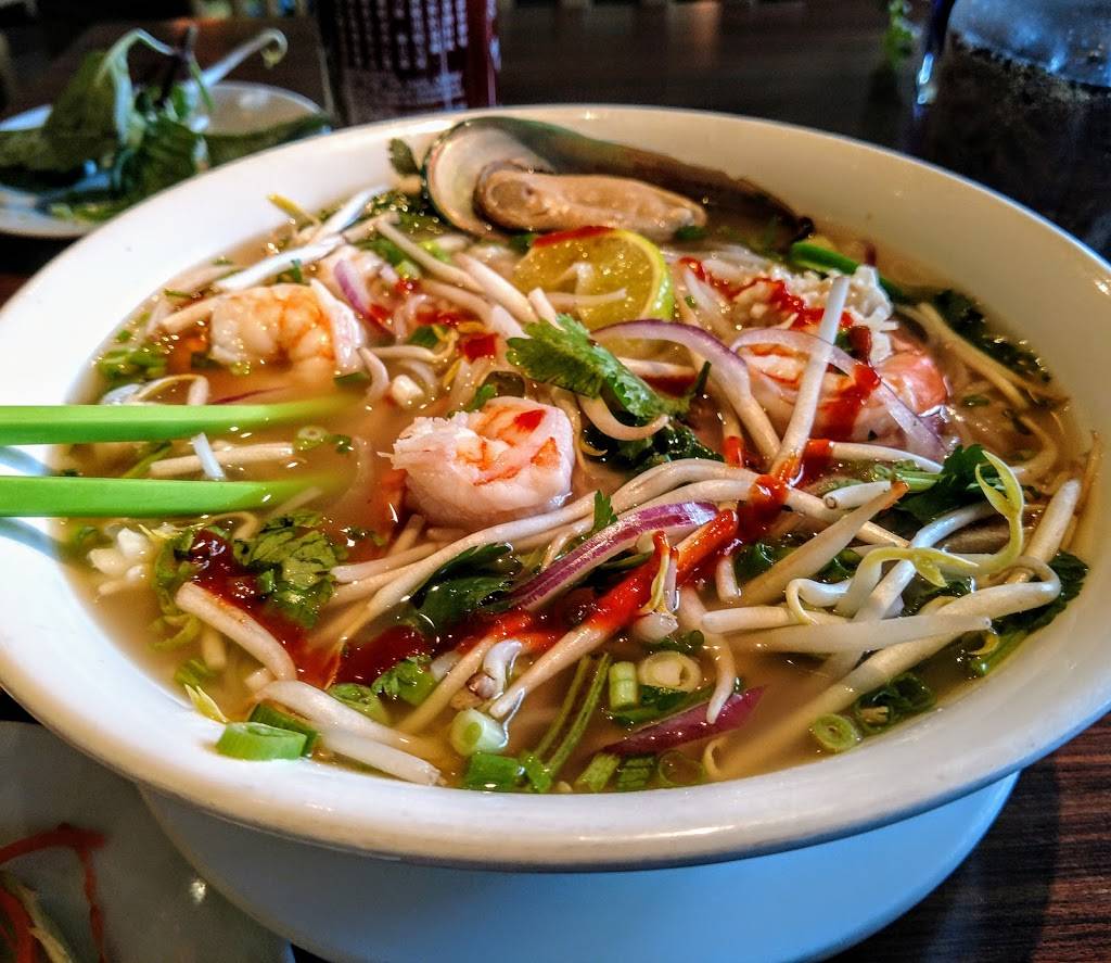 Saucys Thai + Pho | restaurant | 3813, 5944 Royal Ln, Dallas, TX 75230, USA | 2143788424 OR +1 214-378-8424