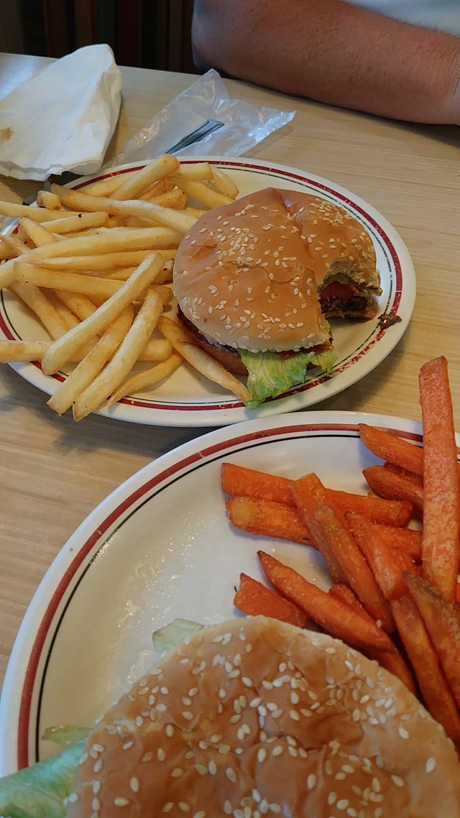 Huddle House | restaurant | 650 N Temple Ave, Starke, FL 32091, USA | 9049642236 OR +1 904-964-2236