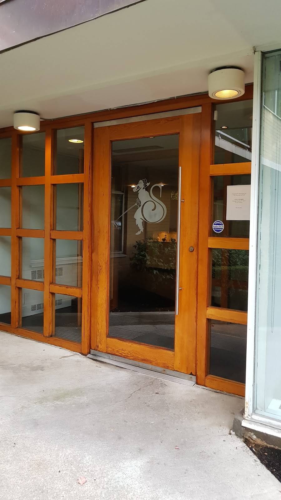 Scaramouche Restaurant & Pasta Bar and Grill | restaurant | 1 Benvenuto Pl, Toronto, ON M4V 2L1, Canada | 4169618011 OR +1 416-961-8011