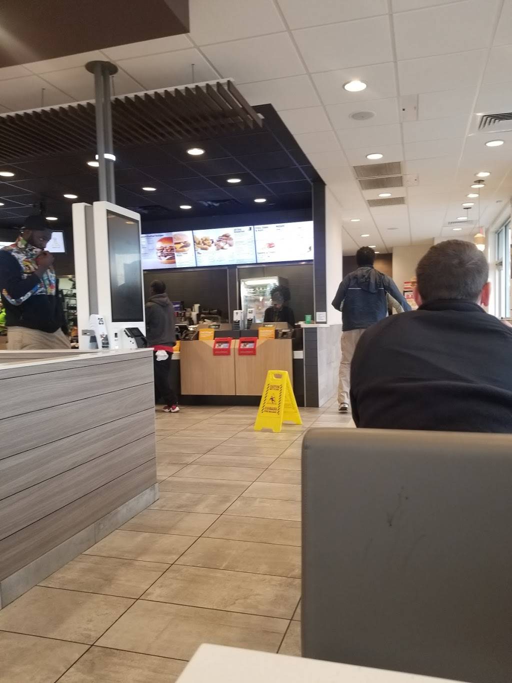 McDonalds | cafe | 8300 Hampton Blvd, Norfolk, VA 23505, USA | 7574230134 OR +1 757-423-0134