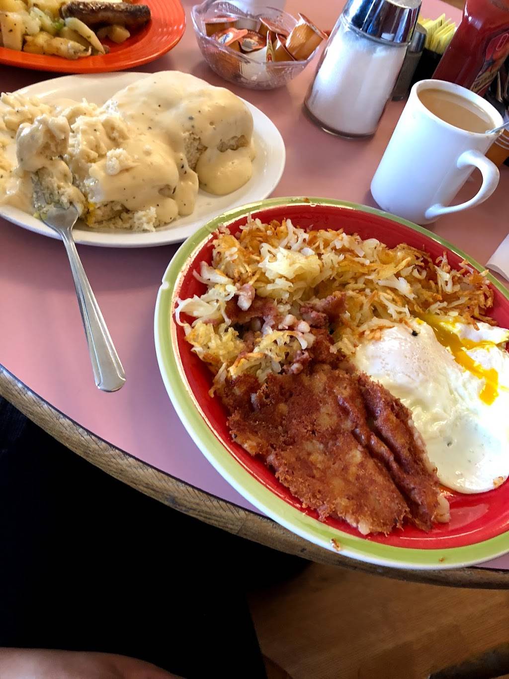 Village Coffee Shop | restaurant | 416 W Lodi Ave, Lodi, CA 95240, USA | 2093681929 OR +1 209-368-1929