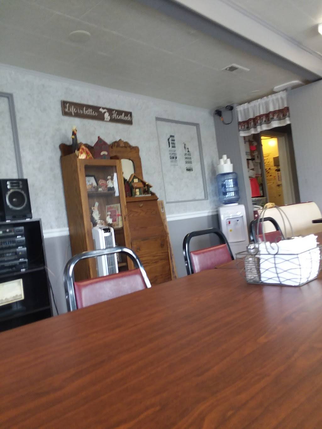 Ma Ma Mias Pizzeria | restaurant | 16535 Gratiot Rd, Hemlock, MI 48626, USA | 9896426420 OR +1 989-642-6420