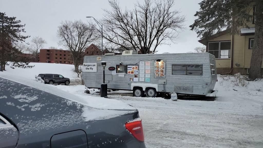 Burgers on the Fly | restaurant | 2636 Lincoln Way, Ames, IA 50014, USA | 5154605901 OR +1 515-460-5901