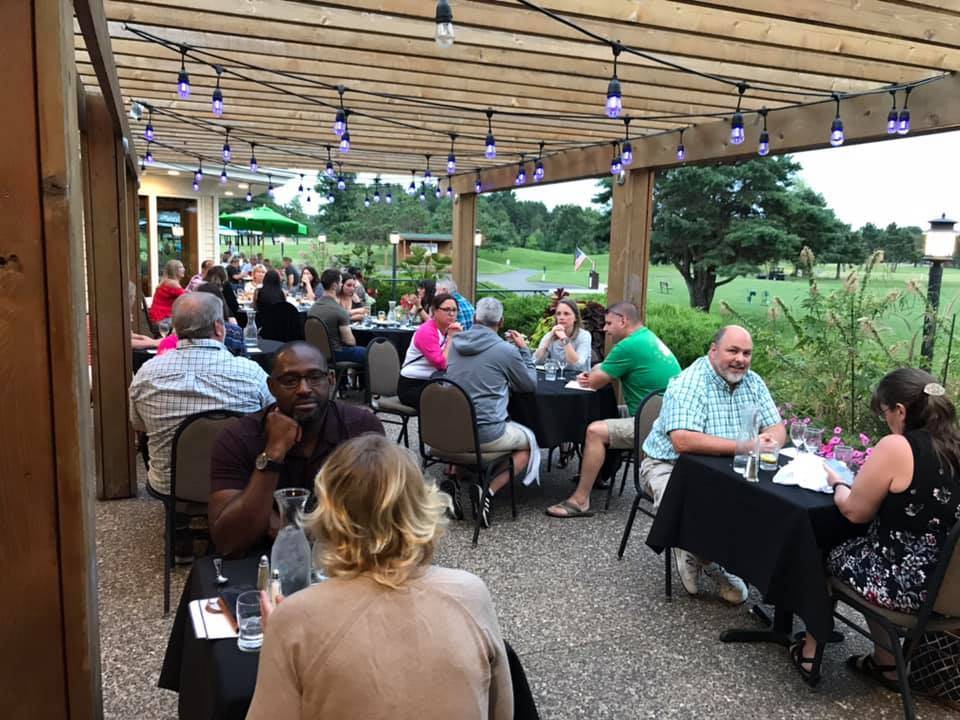 Eagles Bar & Grill at River Oaks | restaurant | 11099 US-61, Cottage Grove, MN 55016, USA | 6514382121 OR +1 651-438-2121