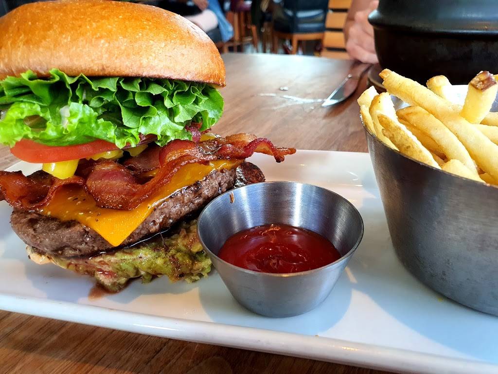 Earls Kitchen + Bar | restaurant | 4200 Conroy Rd H246, Orlando, FL 32839, USA | 4073458260 OR +1 407-345-8260