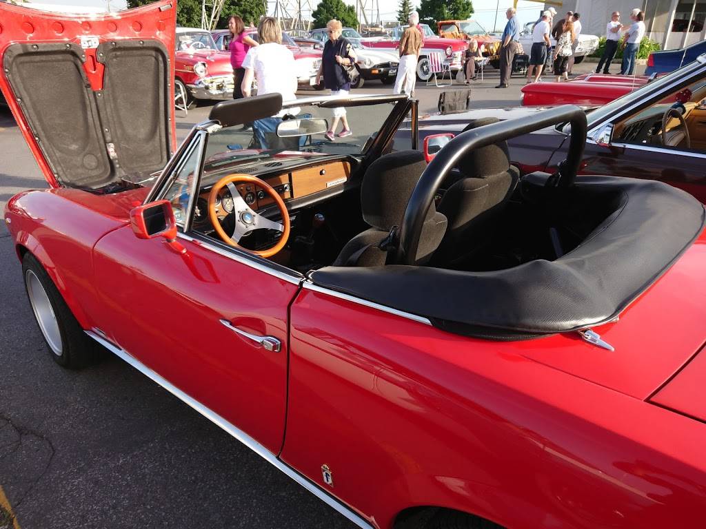 Harveys | restaurant | 8000 Boul Henri-Bourassa E, Montréal, QC H1E 1P2, Canada | 5143546944 OR +1 514-354-6944