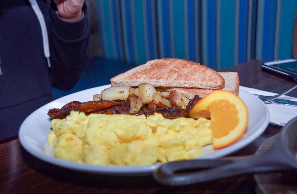 The Landing at Ocean Beach | restaurant | 620 Bay Walk, Ocean Beach, NY 11770, USA | 6315835800 OR +1 631-583-5800