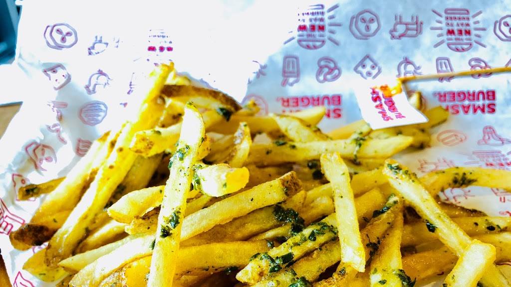 Smashburger | restaurant | 1608 Marcus Ave, New Hyde Park, NY 11040, USA | 5162331844 OR +1 516-233-1844