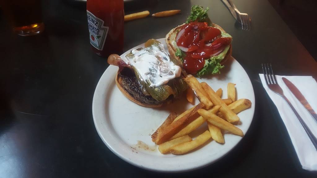 Grumpys Restaurant & Pub | restaurant | 125 Vallejo St, San Francisco, CA 94111, USA | 4154343350 OR +1 415-434-3350