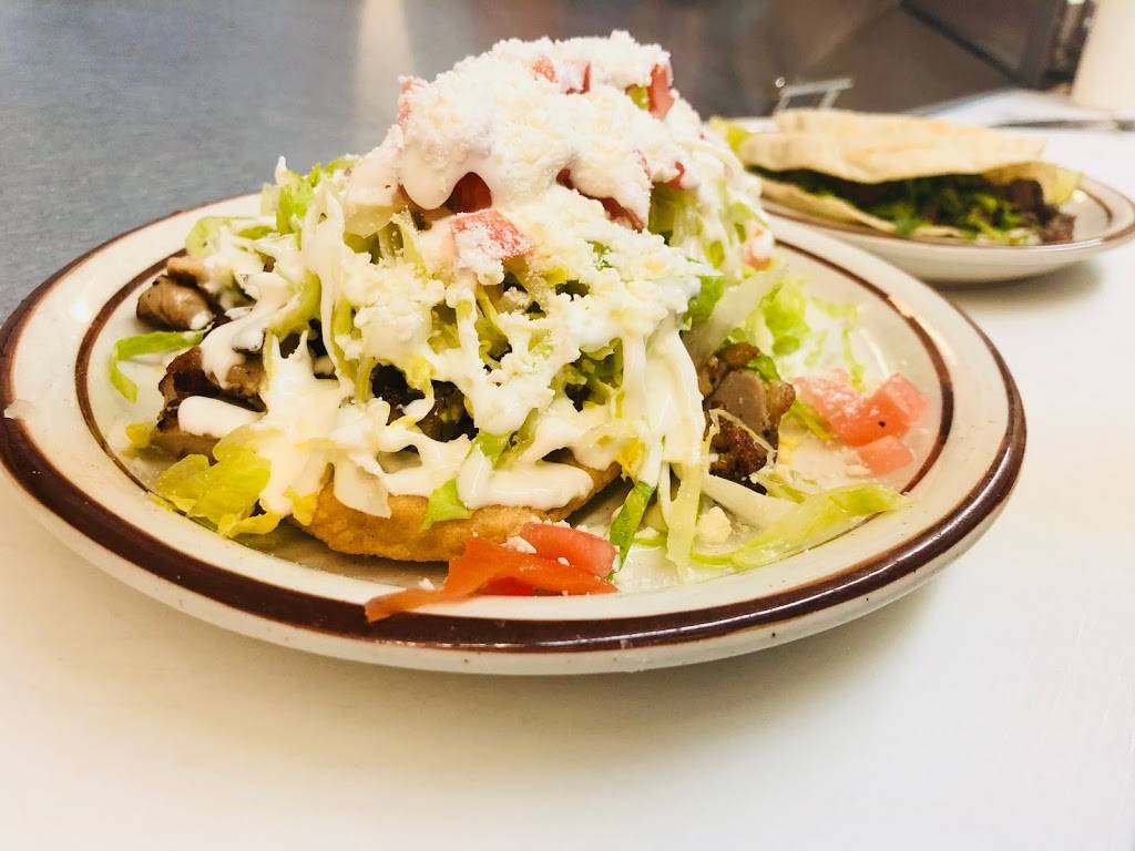 El Manantial Restaurant | restaurant | 1078 N Rancho Dr, Las Vegas, NV 89106, USA | 7027786108 OR +1 702-778-6108