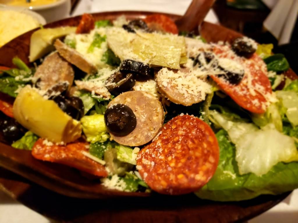 Cannovas | restaurant | 1101 W Empire St, Freeport, IL 61032, USA | 8152330032 OR +1 815-233-0032