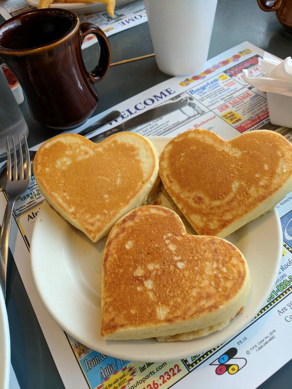 Flap Jack Family Restaurant | restaurant | 102 W Carpenter St, Charlevoix, MI 49720, USA | 2315476466 OR +1 231-547-6466