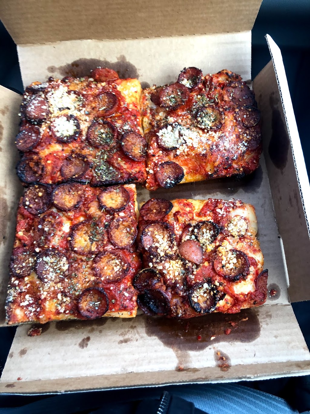 Nonnas Pizza & Sandwiches | meal takeaway | 925 W Randolph St, Chicago, IL 60607, USA | 3126907323 OR +1 312-690-7323