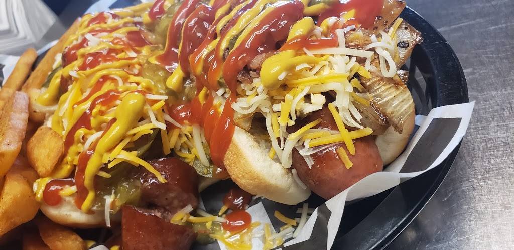 Crazy Dawgs | restaurant | 609 West Ave, Crossville, TN 38555, USA | 9312108785 OR +1 931-210-8785