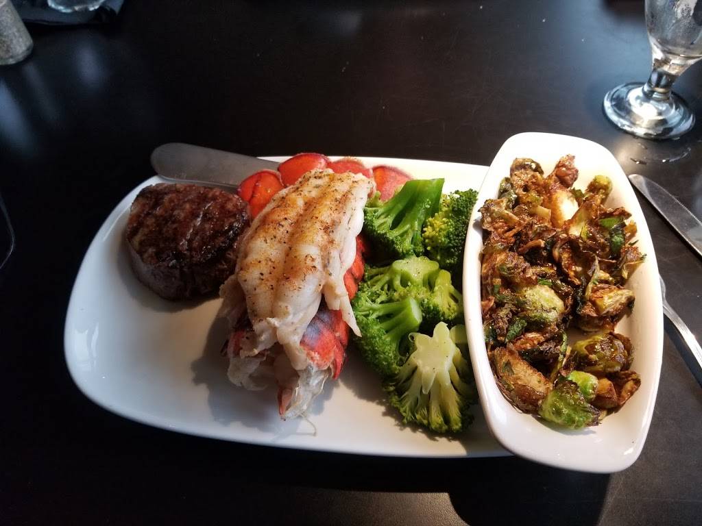 Martinis Grille | restaurant | 610 N 4th St #400, Burlington, IA 52601, USA | 3197526262 OR +1 319-752-6262