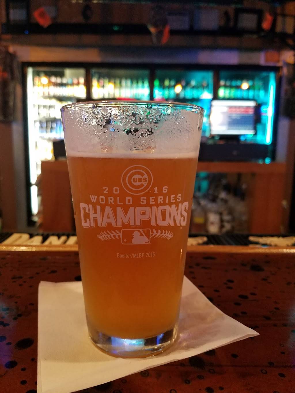 Crazy Beaver Grub & Pub | restaurant | 510 S Oak St, Chebanse, IL 60922, USA | 8156973239 OR +1 815-697-3239