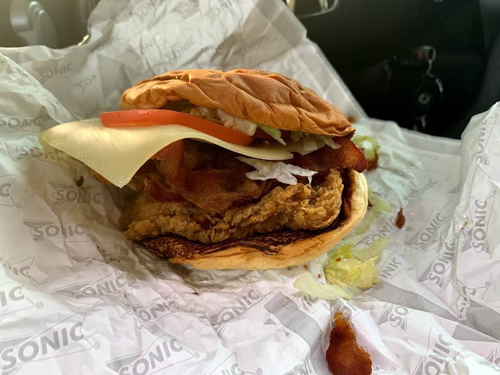 Sonic Drive-In | restaurant | 305 W Eleven Mile Rd, Royal Oak, MI 48067, USA | 2485565872 OR +1 248-556-5872