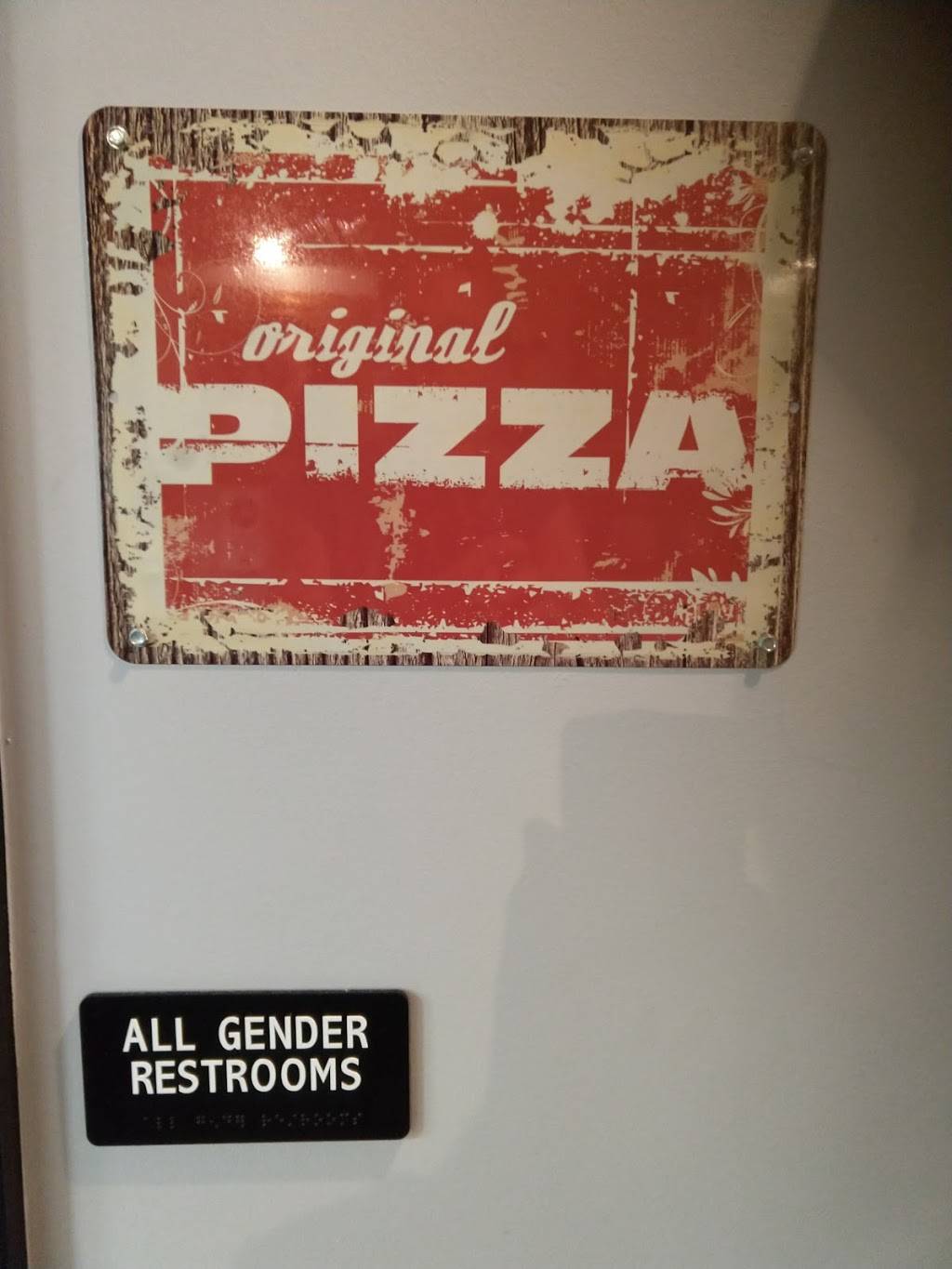 Santuccis Original Square Pizza | restaurant | 6164 Ridge Ave, Philadelphia, PA 19128, USA | 2672893000 OR +1 267-289-3000