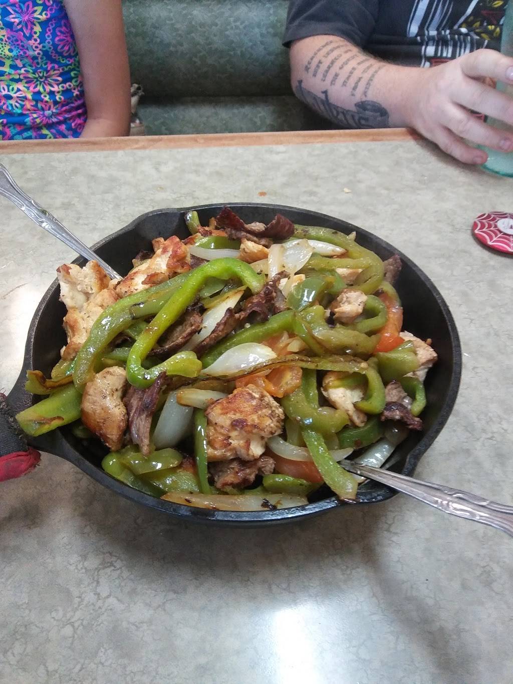 El Rosal | restaurant | 1101 N Carpenter Rd, Modesto, CA 95351, USA | 2095266136 OR +1 209-526-6136