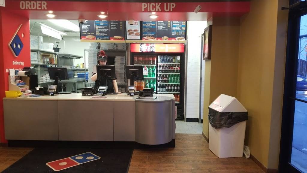 Dominos Pizza | meal delivery | 19 W Main Rd, Middletown, RI 02842, USA | 4018496940 OR +1 401-849-6940