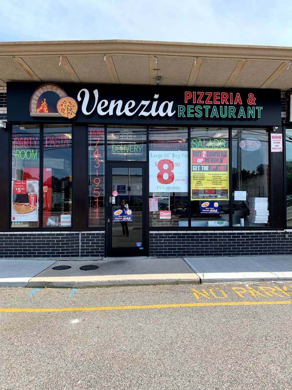 Venezia Pizzeria & Restaurant | restaurant | 3338 Hillside Avenue, New Hyde Park, NY 11040, USA | 5167439511 OR +1 516-743-9511
