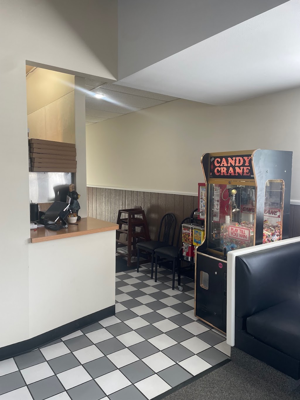 Backroads Bar And Grill | restaurant | 28118 N Newport Hwy, Chattaroy, WA 99003, USA | 5092385035 OR +1 509-238-5035