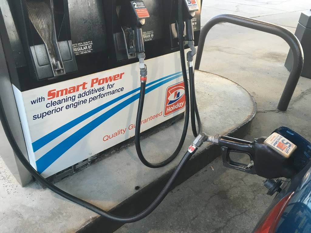 Holiday Stationstores | cafe | 620 W Main St, Gaylord, MI 49735, USA | 9897327609 OR +1 989-732-7609